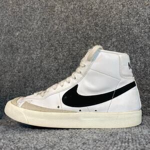 Nike Shoes Womens 7 Blazer Mid 77 Vintage Sneakers White Black Lace Up Round Toe